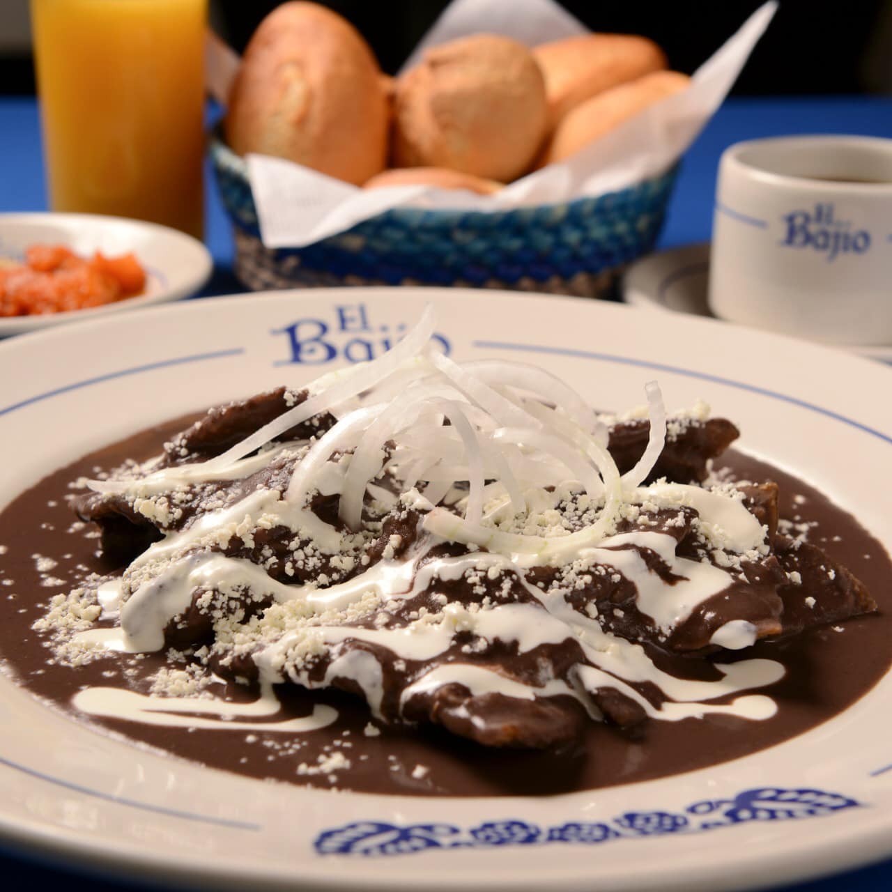 chilaquiles negros de doña ángela 