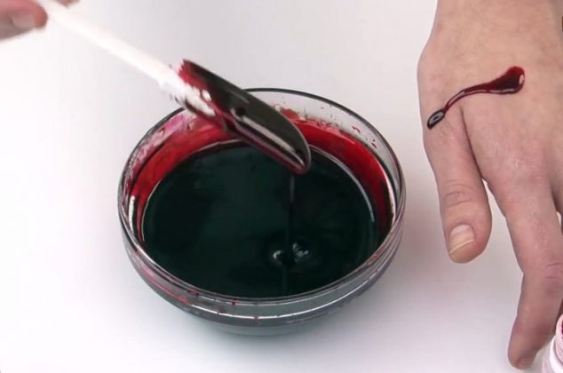 Cómo hacer sangre falsa para tu disfraz ¡Es casera, fácil y sin colorantes!