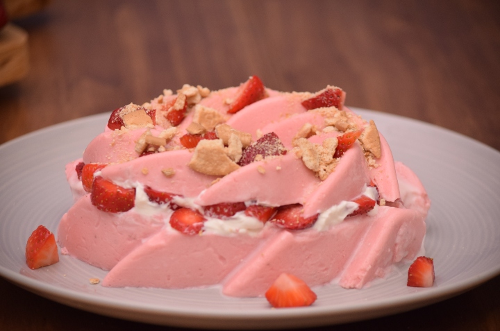 gelatina de fresas con queso crema