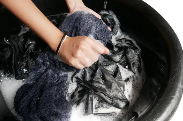 Truco con pimienta para mantener el color negro de la ropa ¡barato y efectivo!