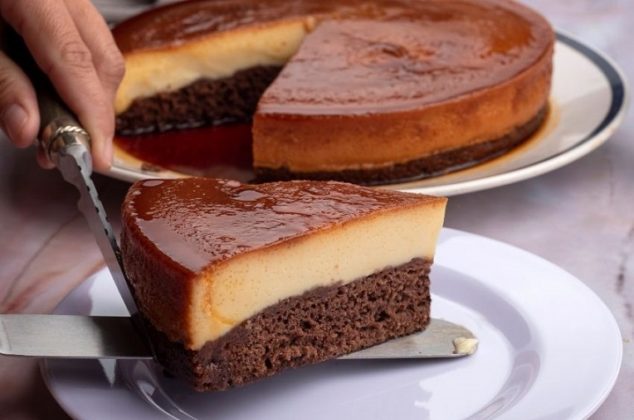 Aprende cómo hacer el famoso chocoflan en 7 pasos