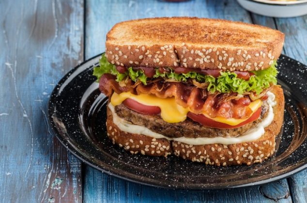 Delicioso sándwich burger ¡En solo 8 sencillos pasos!