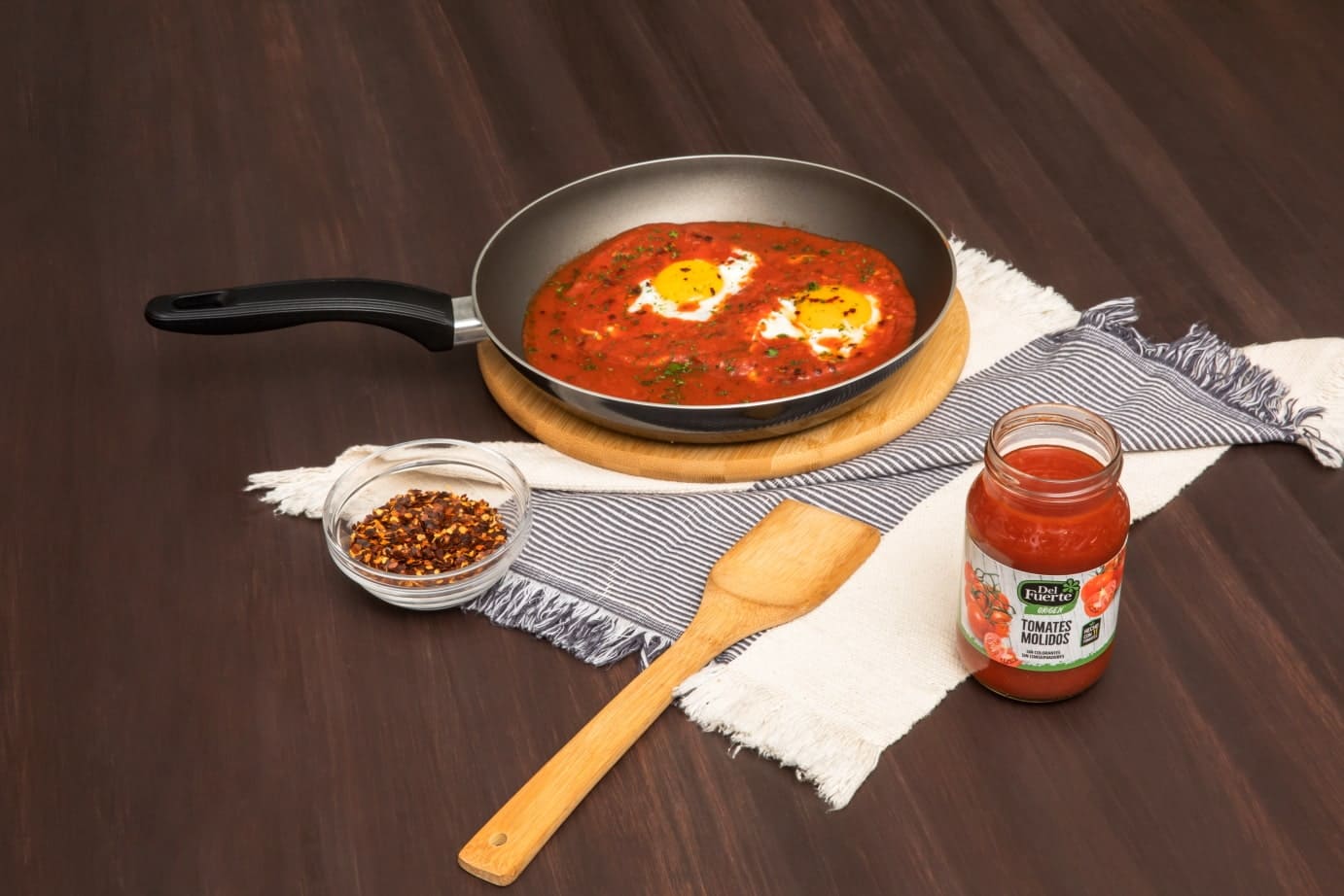 3 platillos caseros con salsa de tomate