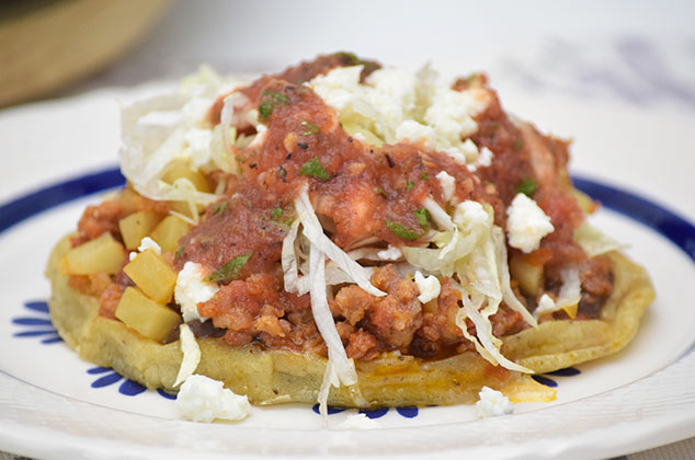 sopes con chorizo