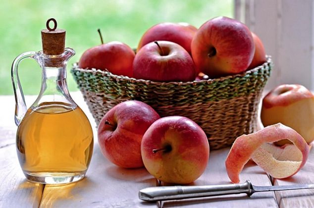 Cómo trapear con vinagre de manzana para alejar las malas energías