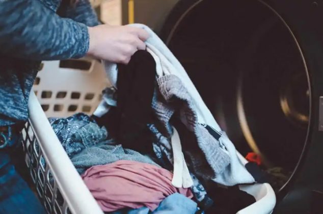 3 trucos para secar la ropa rápido en invierno y quitar el olor a humedad