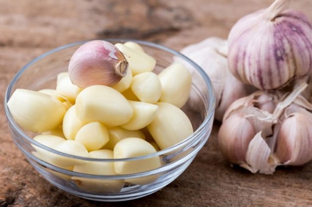 Cómo usar dientes de ajo para el crecimiento del cabello