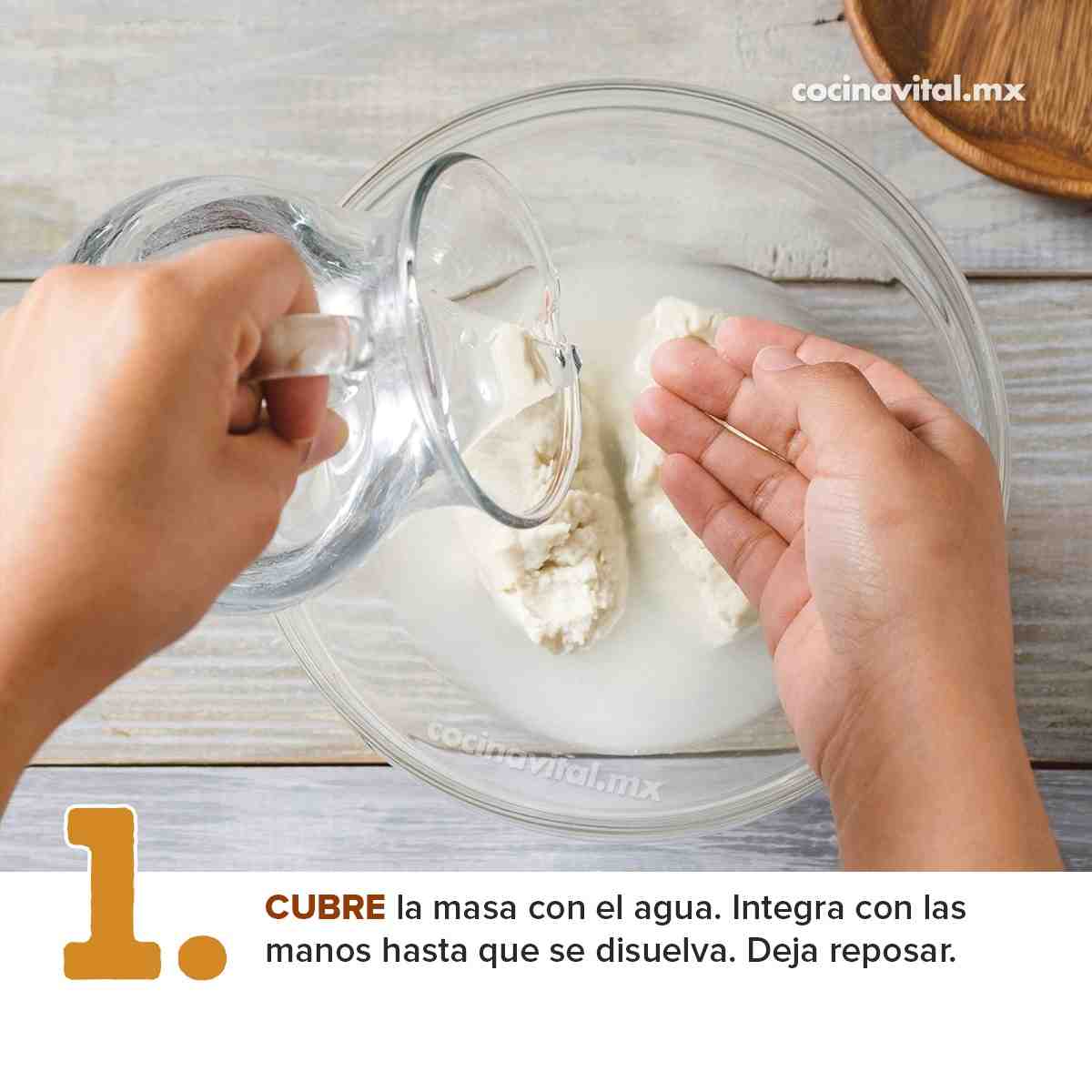 Cubre la masa con agua