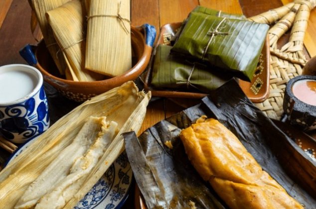 Cómo limpiar las hojas de plátano o maíz para hacer tamales