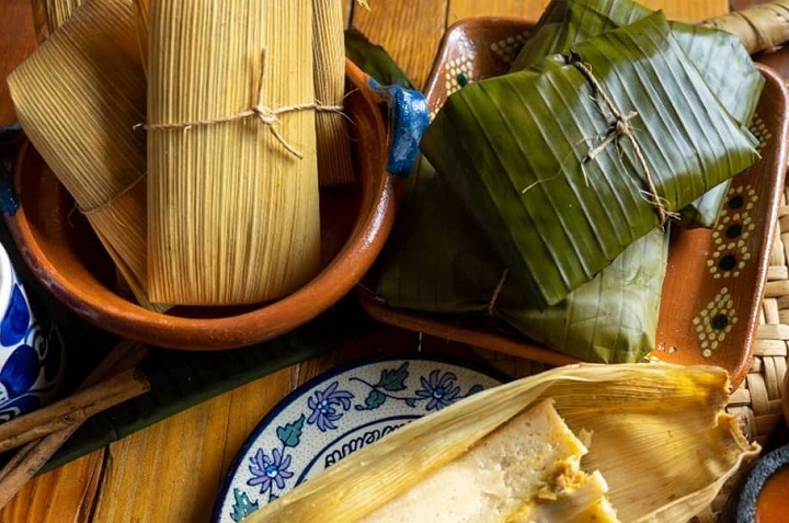 Cómo limpiar las hojas de plátano o maíz para hacer tamales 0