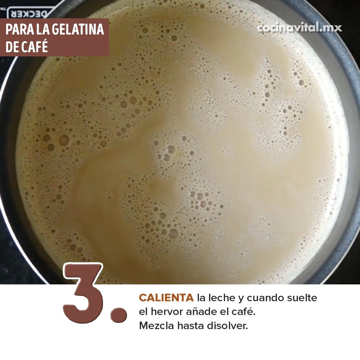 3. CALIENTA la leche y cuando suelte el hervor añade el café. Mezcla hasta disolver.