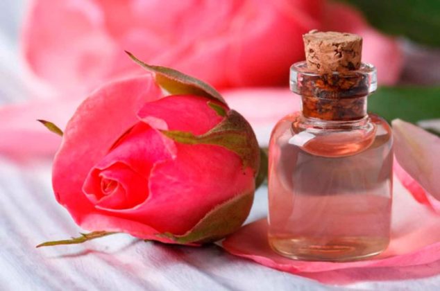 6 usos del agua de rosas para la belleza que no conocías