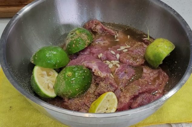 Cómo marinar la carne para asar para que quede suave, jugosa y deliciosa