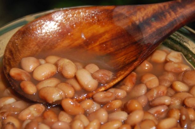 Descubre 5 formas fáciles de quitarle lo salado a los frijoles