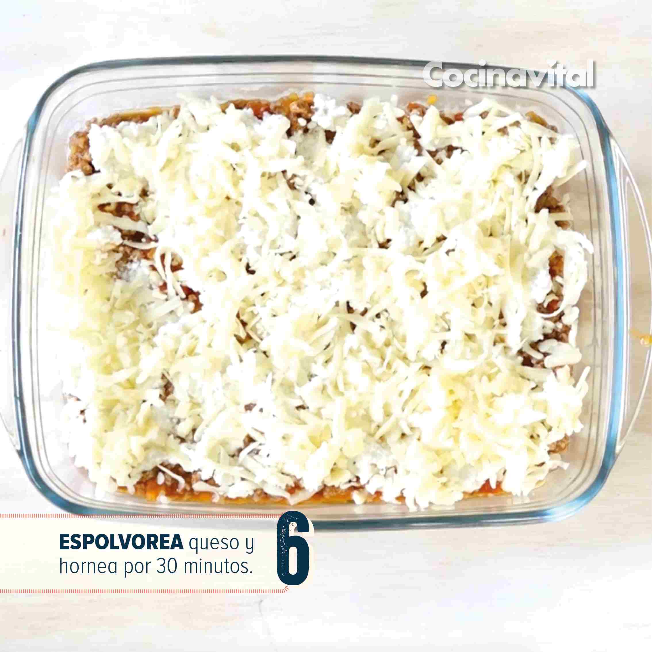 Espolvorea queso y hornea