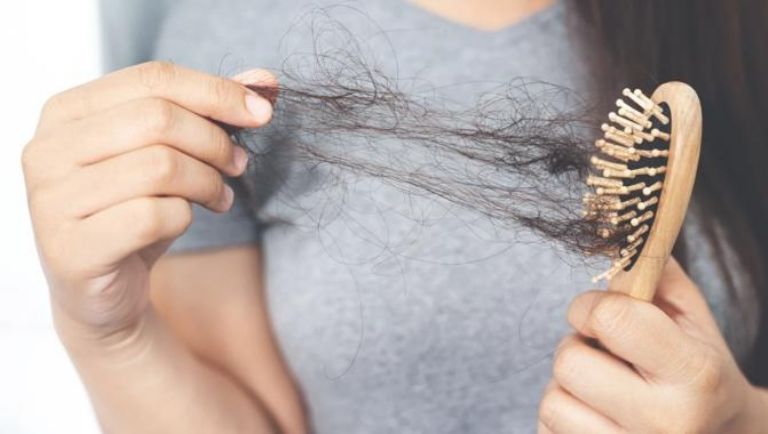 cómo limpiar un cepillo de pelo con pelusa 