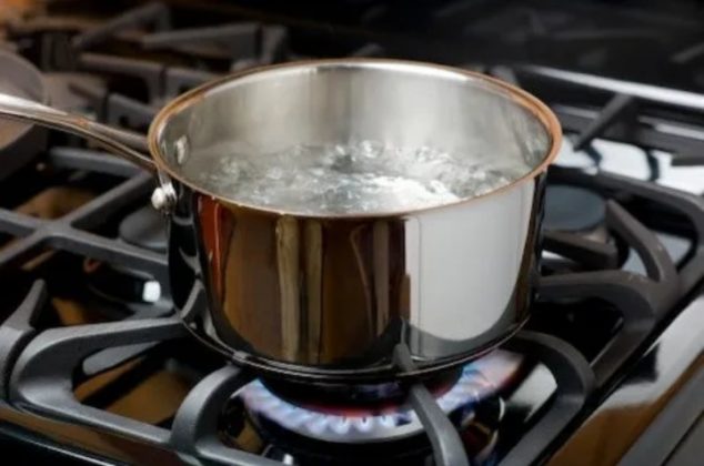 2 formas caseras de limpiar ollas manchadas luego de hervir agua
