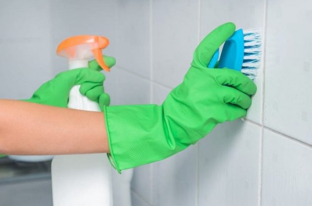 Cómo quitar manchas de los azulejos y las juntas del baño con mezclas caseras