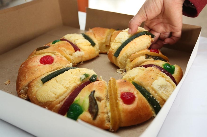 truco al cortar la Rosca de Reyes