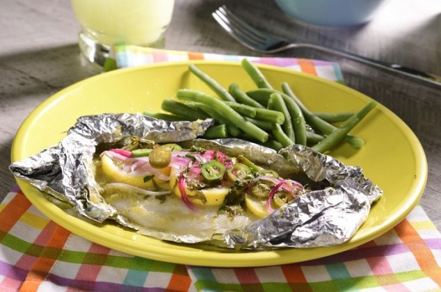 Cómo hacer un pescado con verduras en papel aluminio ¡en 4 pasos!