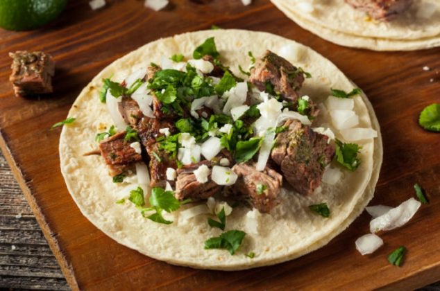 Aprende cómo hacer estos tacos de lengua en solo 7 pasos