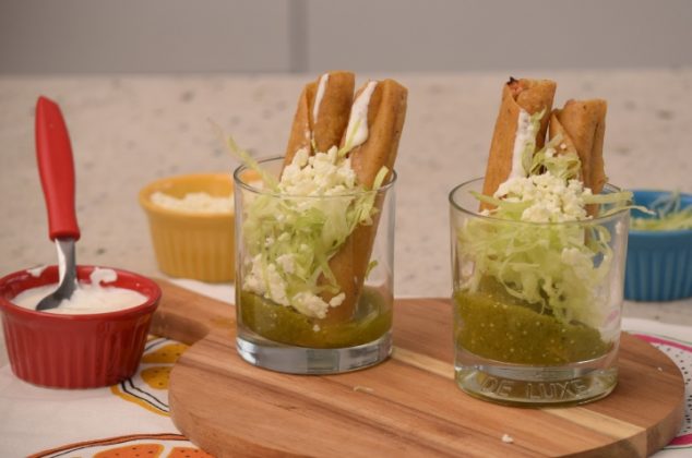 Tacos dorados de atún en vaso ¡Económicos y rendidores!