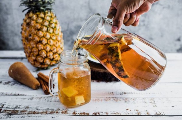 Cómo hacer tepache con cáscara de piña en 3 sencillos pasos