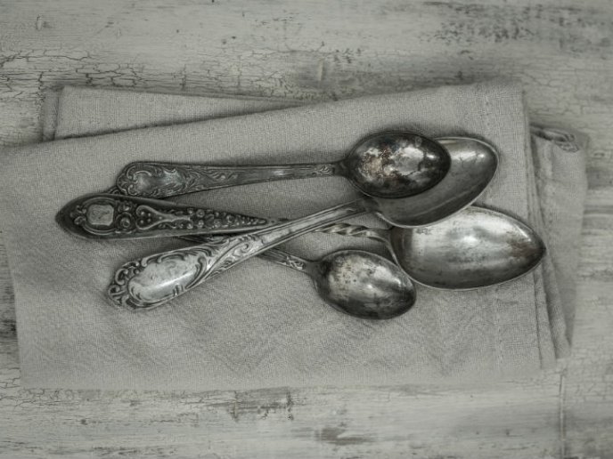 cómo quitar manchas de cal de los cubiertos
