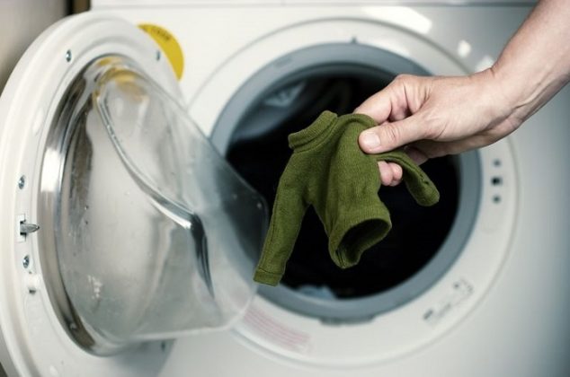Cómo recuperar la ropa que se encogió en la lavadora