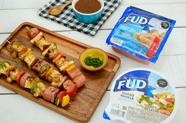 Brochetas de salchicha con pavo FUD con Queso Panela FUD