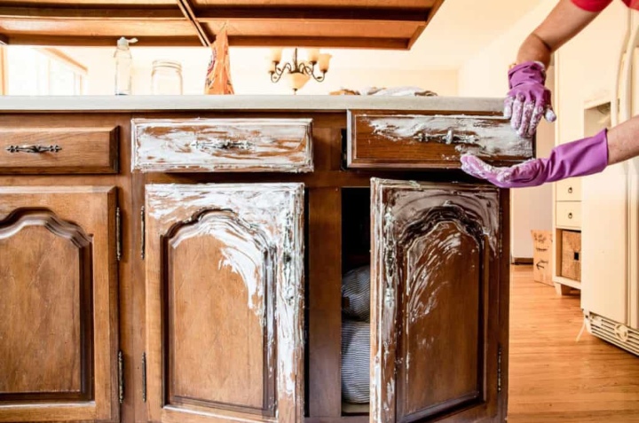 cómo limpiar un mueble de madera antiguo