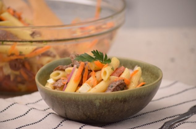 Deliciosa ensalada de pasta con carne ¡En 4 sencillos pasos!