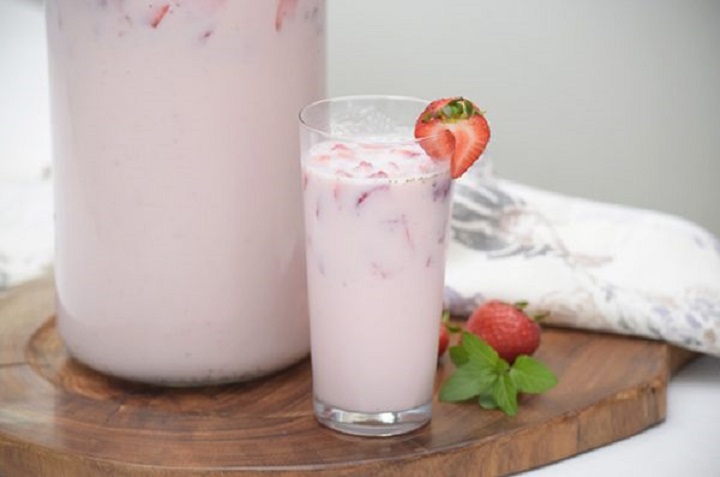 Refrescante agua de fresas cremosa ¡En 10 minutos!