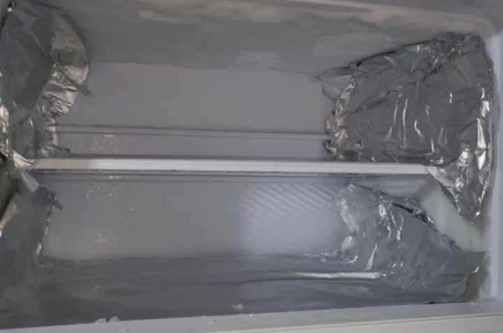 bolas de aluminio dentro del refrigerador