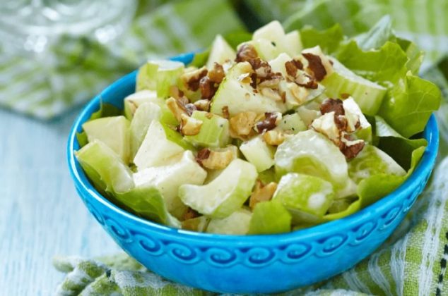 Ensalada fresca de manzana y pepino en 10 minutos