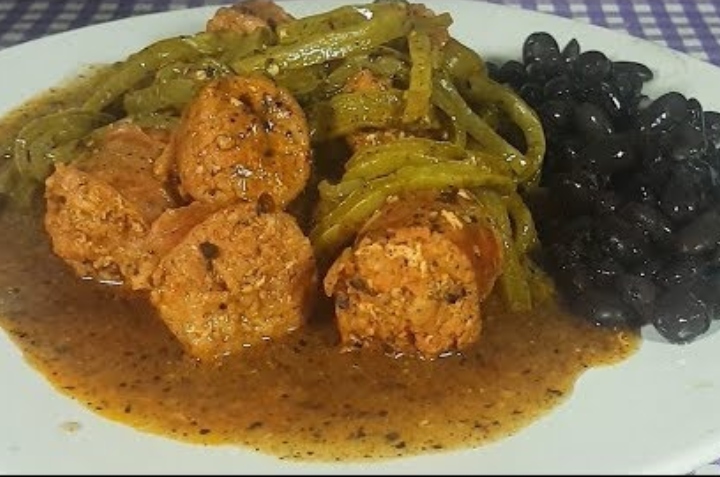 longaniza en salsa verde con nopales