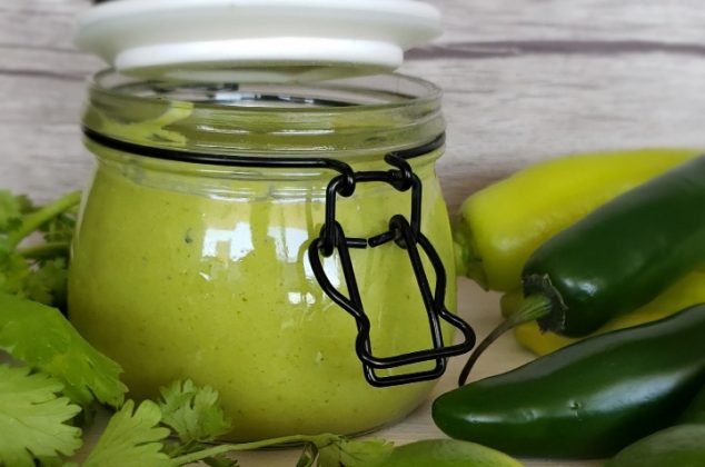 La mejor salsa verde de chile serrano con limón, ¡sólo 5 ingredientes!