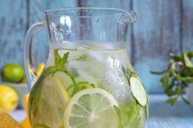 ¿Qué pasa con tu salud si se toma agua de menta con limón todos los días?