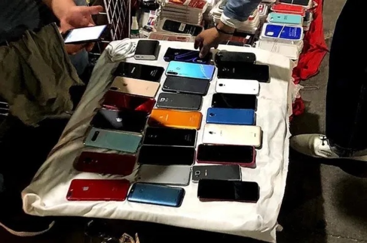 celulares en el tianguis