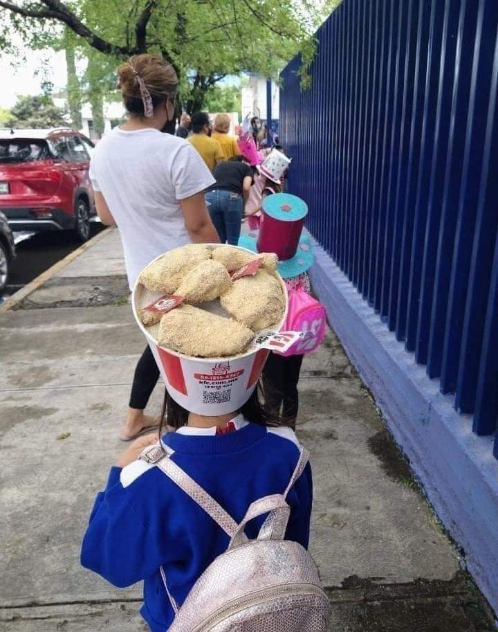 Qué te parece este peinado loco de comida frita 