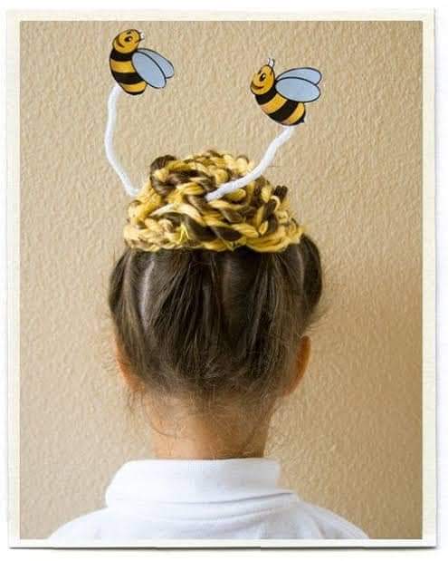 Mira este peinado de abejas y miel. 