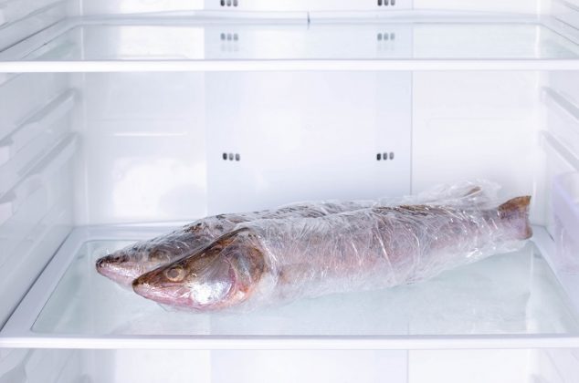 Los mejores trucos para eliminar el olor a pescado de un refrigerador