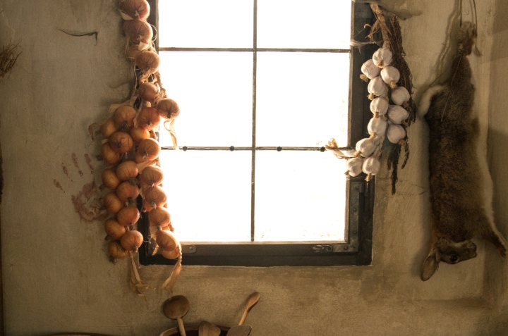 beneficios del ajo en la ventana