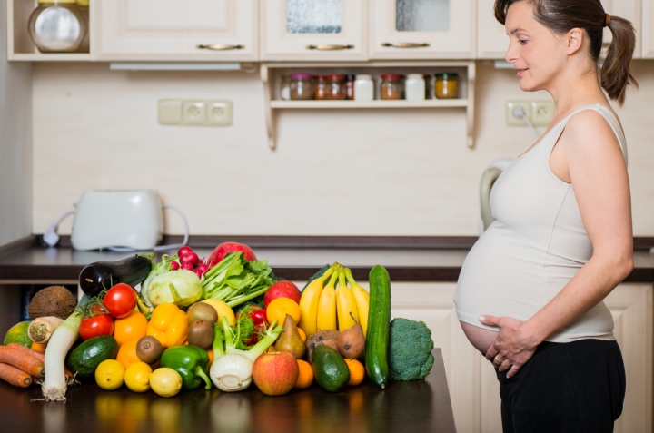 ¿Estás embarazada? Conoce qué alimentos debes incluir en tu dieta