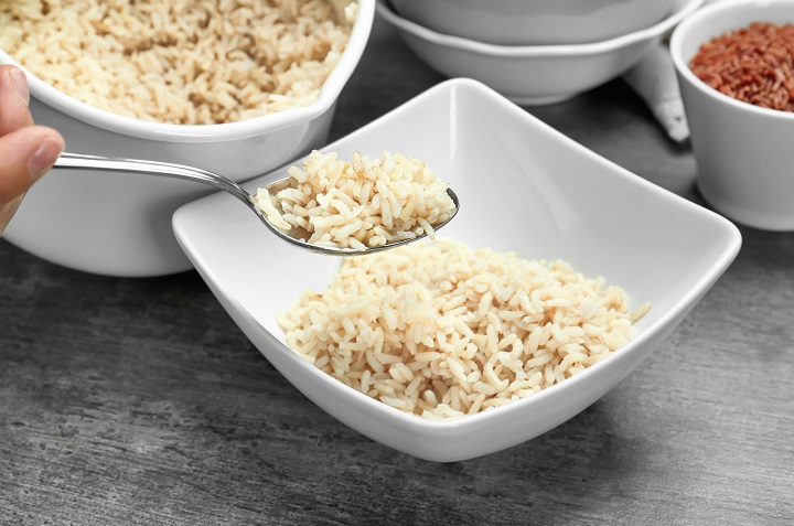 Cómo arreglar un arroz quemado con estos trucos de cocina