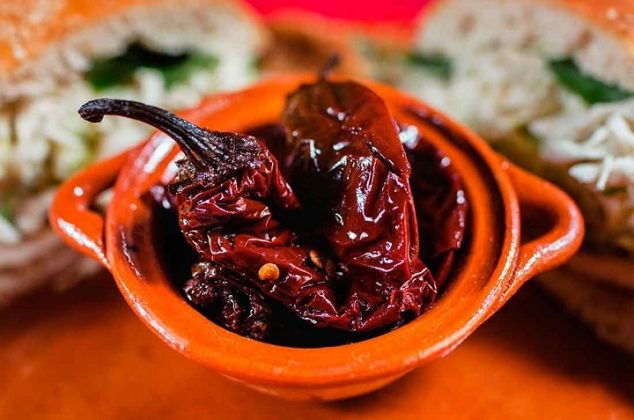 Aprende a hacer estos chiles chipotles caseros con este receta mexicana