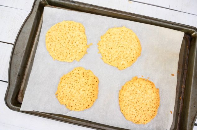 Cómo hacer crujiente de queso Parmesano en 8 minutos