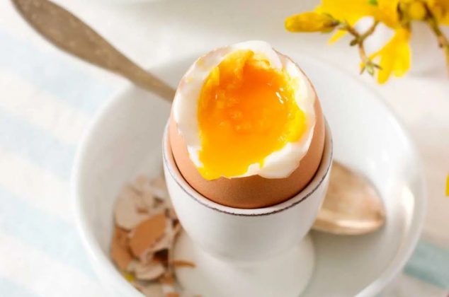 Cómo hacer un huevo pasado por agua perfecto, más tips de cocción