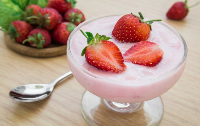 Gelatina de yogurt con fresas