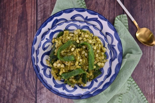 Arroz poblano, el delicioso arroz verde con chiles poblanos